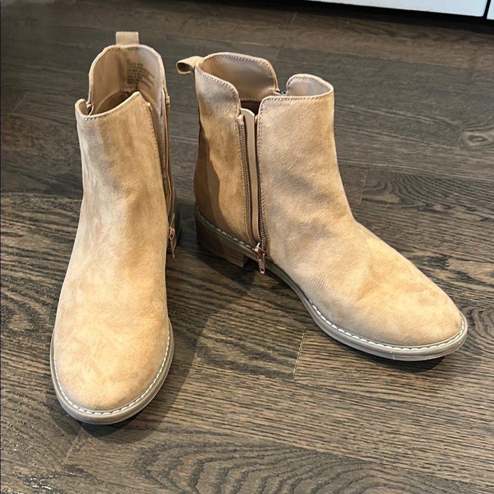 Like NEW Tan Suede Ankle Boots